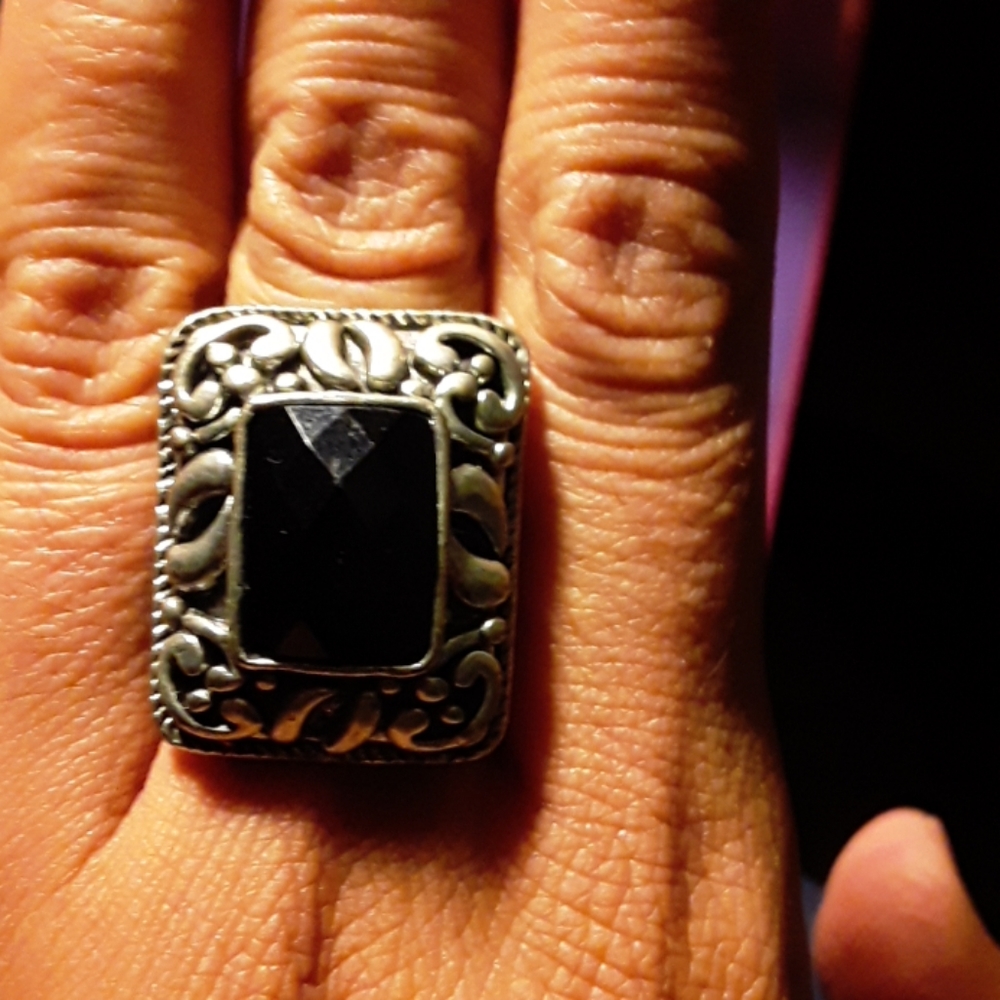 Ring - Picture 3 of 3